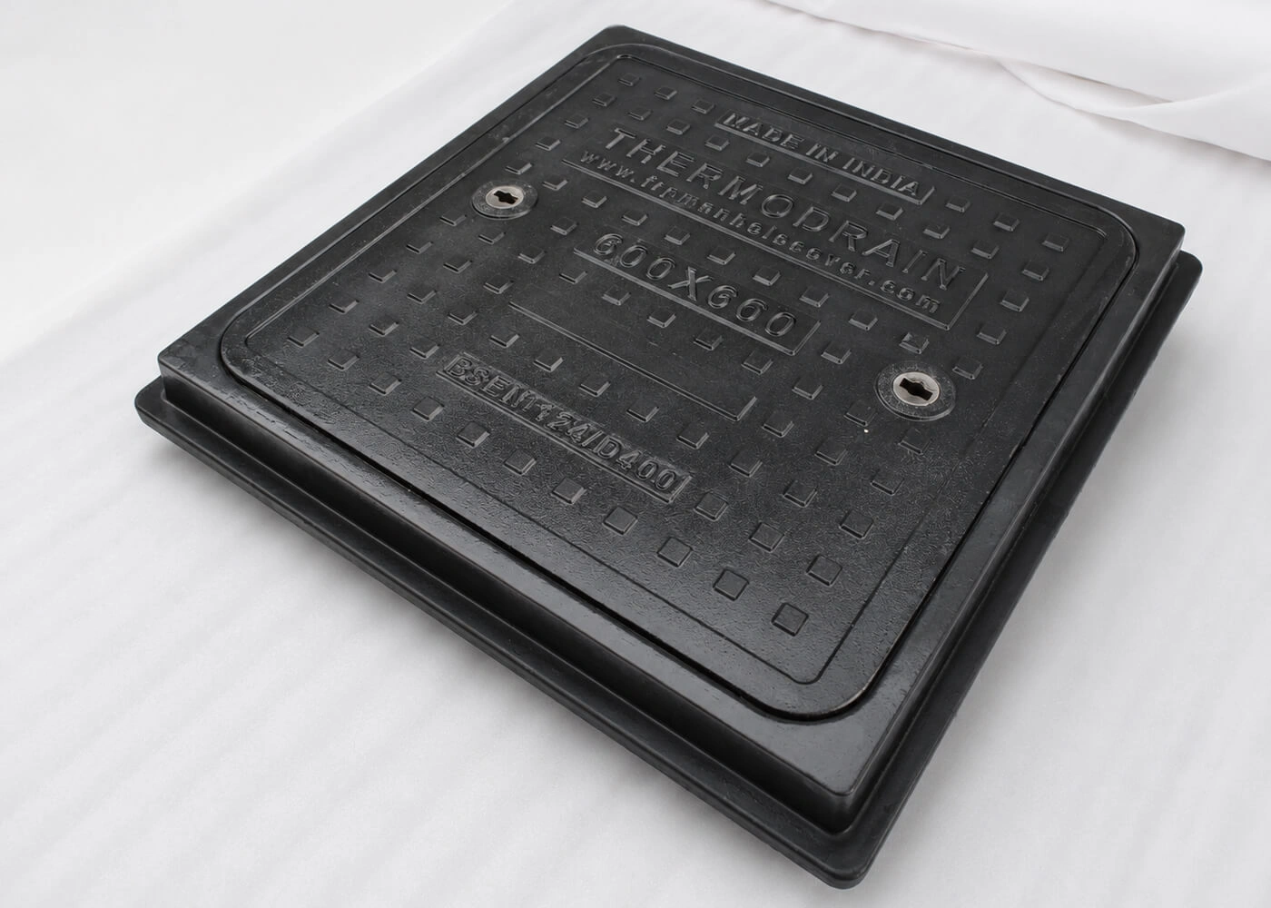 solid-top-manhole-covers-with-frame